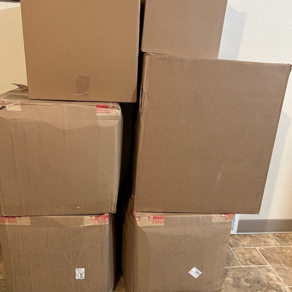 Jo_sophiashop Everything Runs @ $8! BloomChic NWT/NWOT Pallet Unboxing - Picture 2 of 3